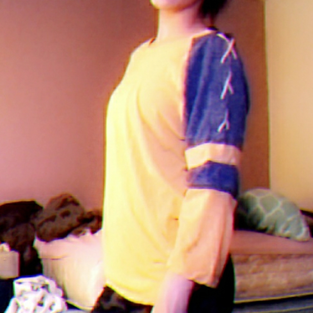 No Boundaries orange and grey t shirt